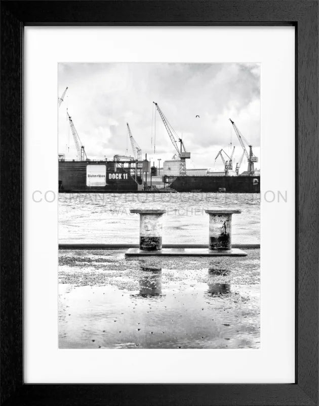 Cosman-Interior Rahmenfarbe: schwarz matt / Grösse: S (25cm x 31cm) / Motiv: schwarz/weiss Poster Hamburg Hafen "Dock 11" HH05K