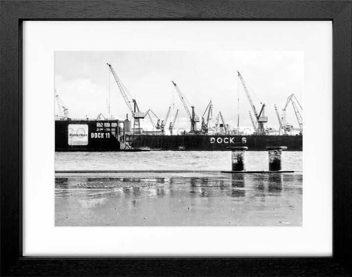 Cosman-Interior Rahmenfarbe: schwarz matt / Grösse: S (31cm x 25cm) / Motiv: schwarz/weiss Poster Hamburg Hafen "Dock" HH05C